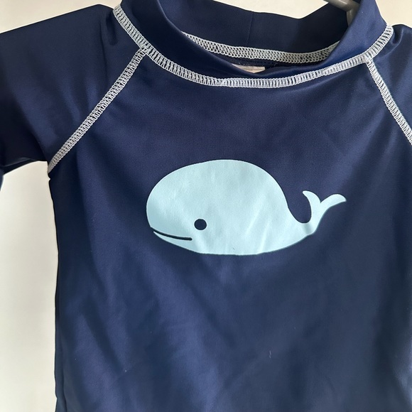 6-9 Infant swim top -cute whale - Picture 3 of 4